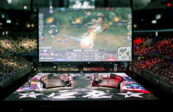 13일 중국 상하이 오리엔탈스포츠센터에서 '리그오브레전드 미드시즌인비테이셔널 2016' 4강전 '한(SKT T1)-중(RNG)' 전이 진행되고 있다.<라이엇게임즈 제공>